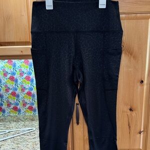 Scorpio Sol Black High-Rise Textured Leggings with Side Pockets